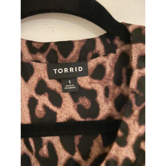 Torrid animal print 3/4 sleeve blouse size 1X - Picture 2 of 6